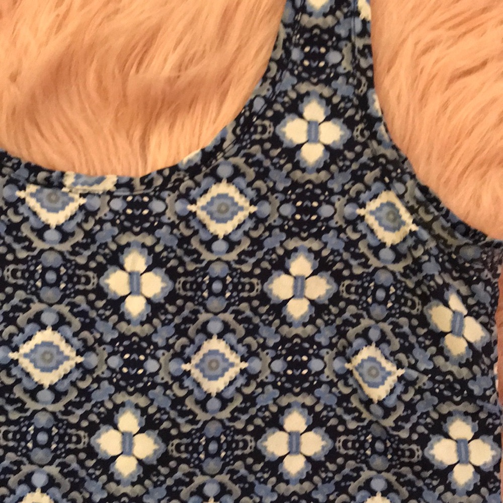 Pretty patterned tank - Picture 2 of 4